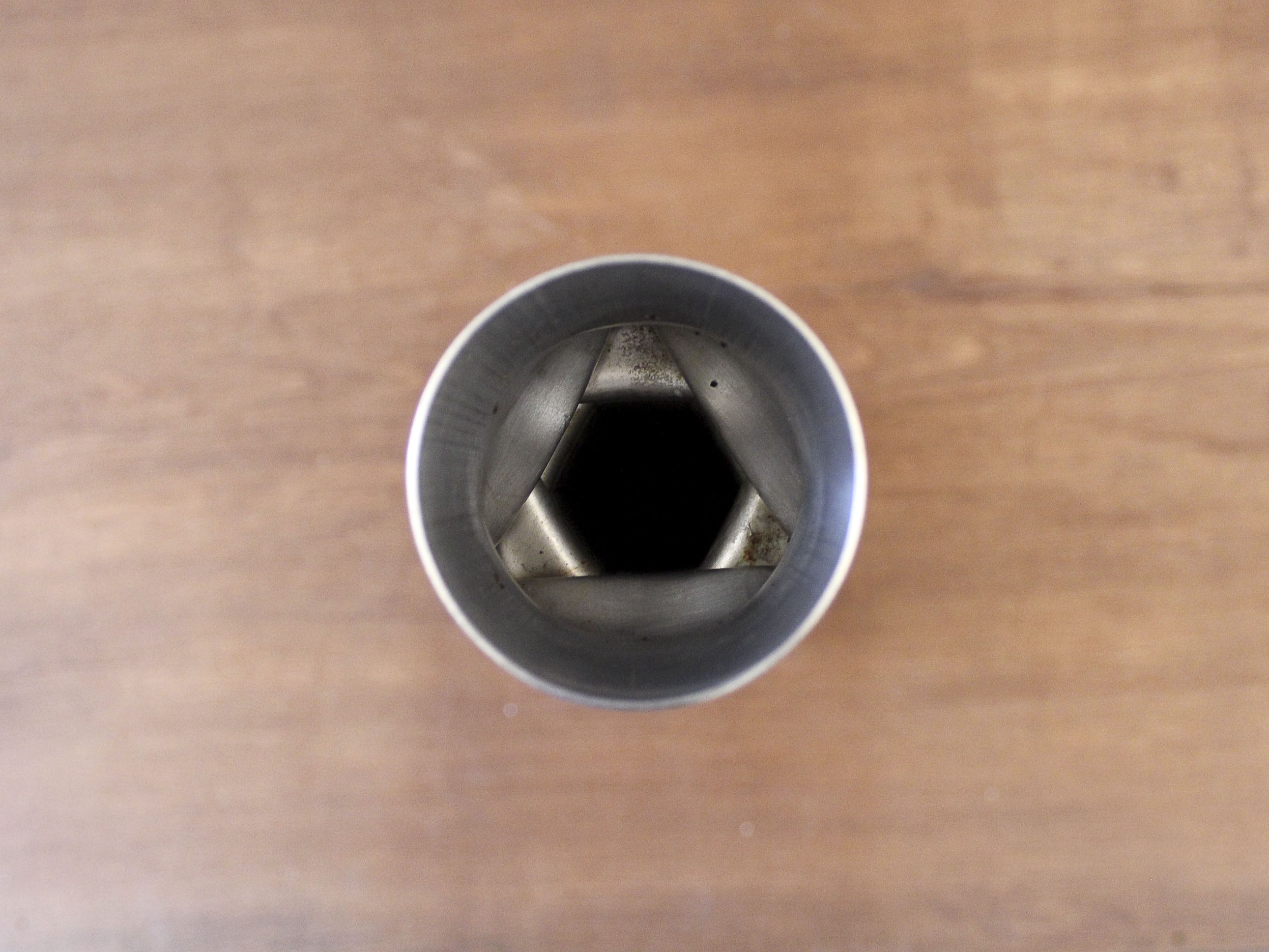 Vase en acier inoxydable compressé