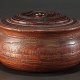 Round natural wooden box with lid for confectionery – Shōwa 20th century.