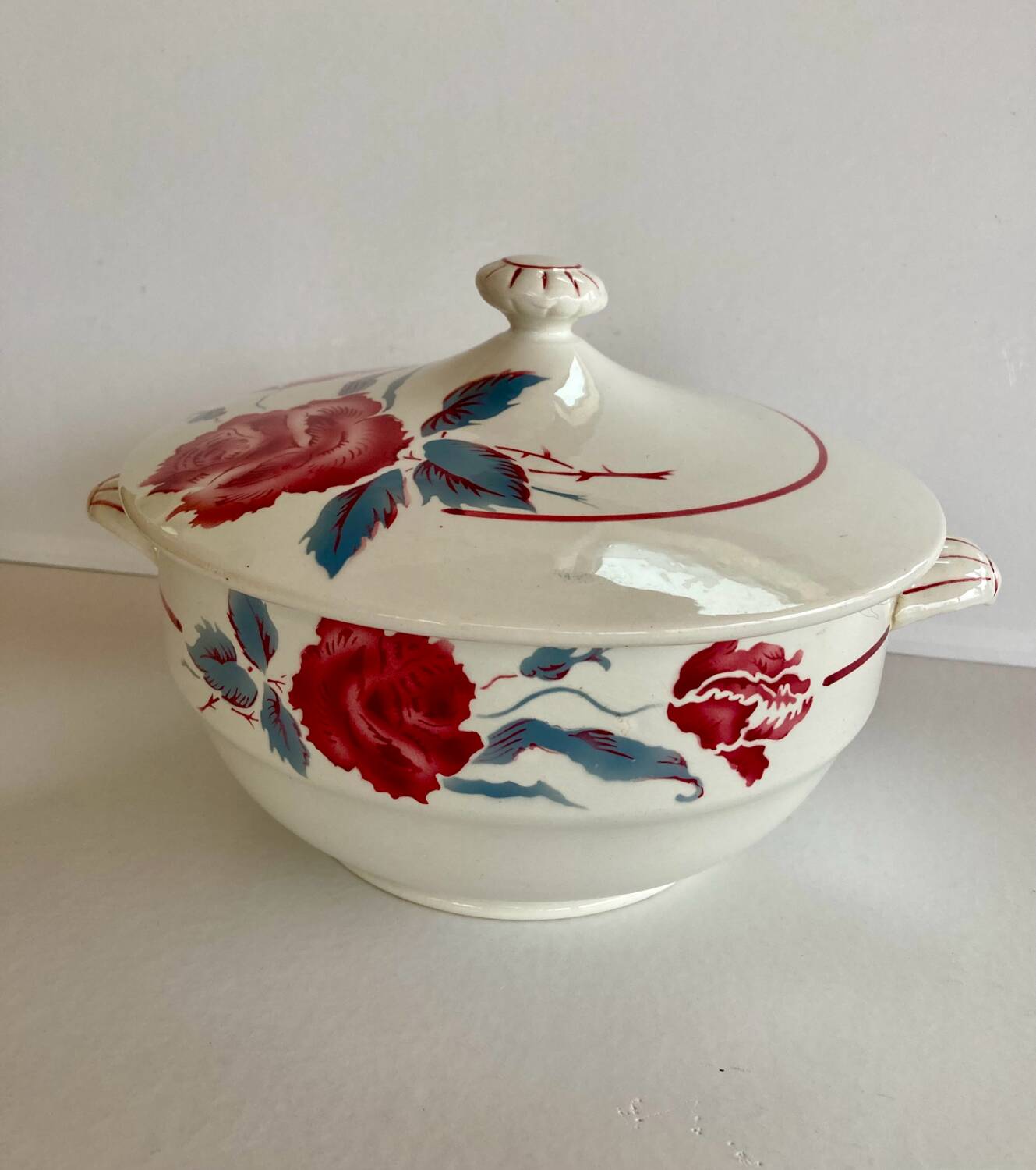 Vintage soup tureen Sarreguemines Manon