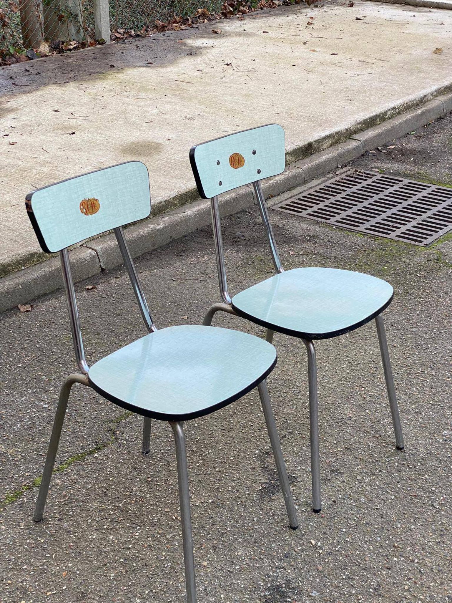 2 chaises formica Roc La Samaritaine bleues années 80