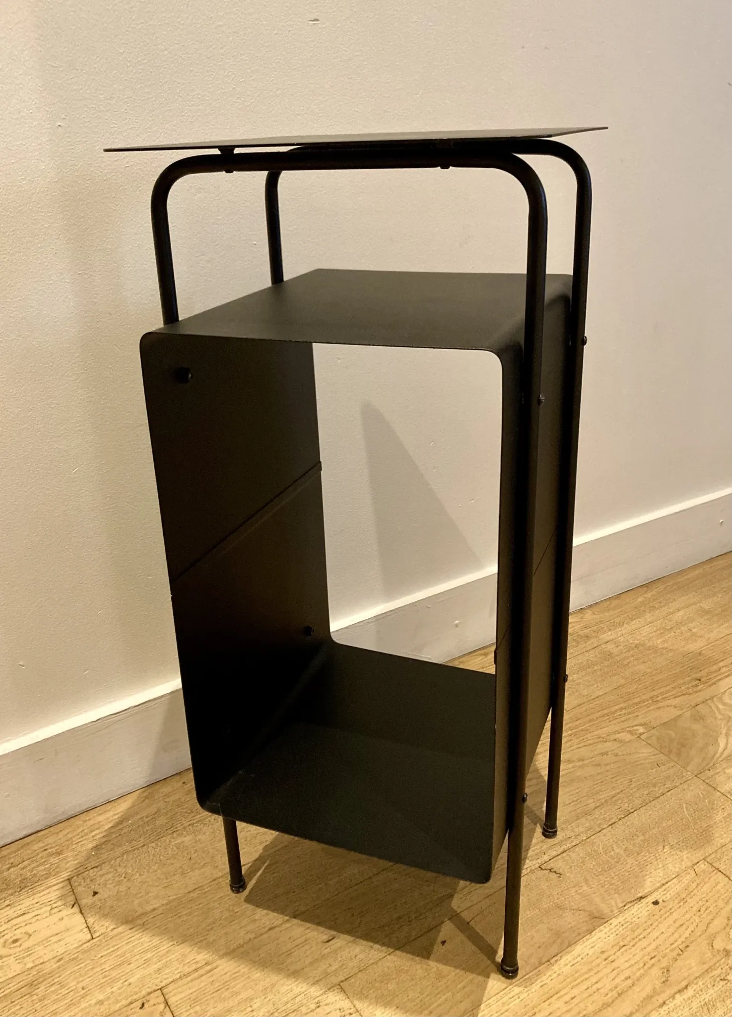 Contemporary bedside table – House Doctor - black