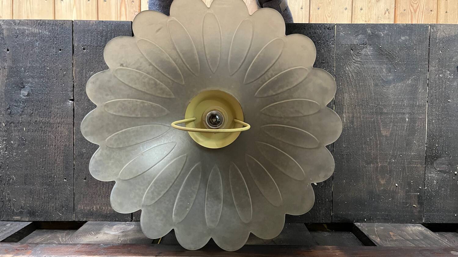 Opaline suspension rises and falls vintage