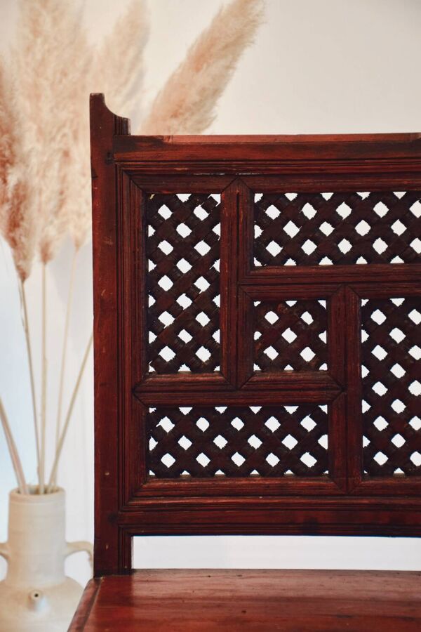 Chaise moucharabieh en bois exotique