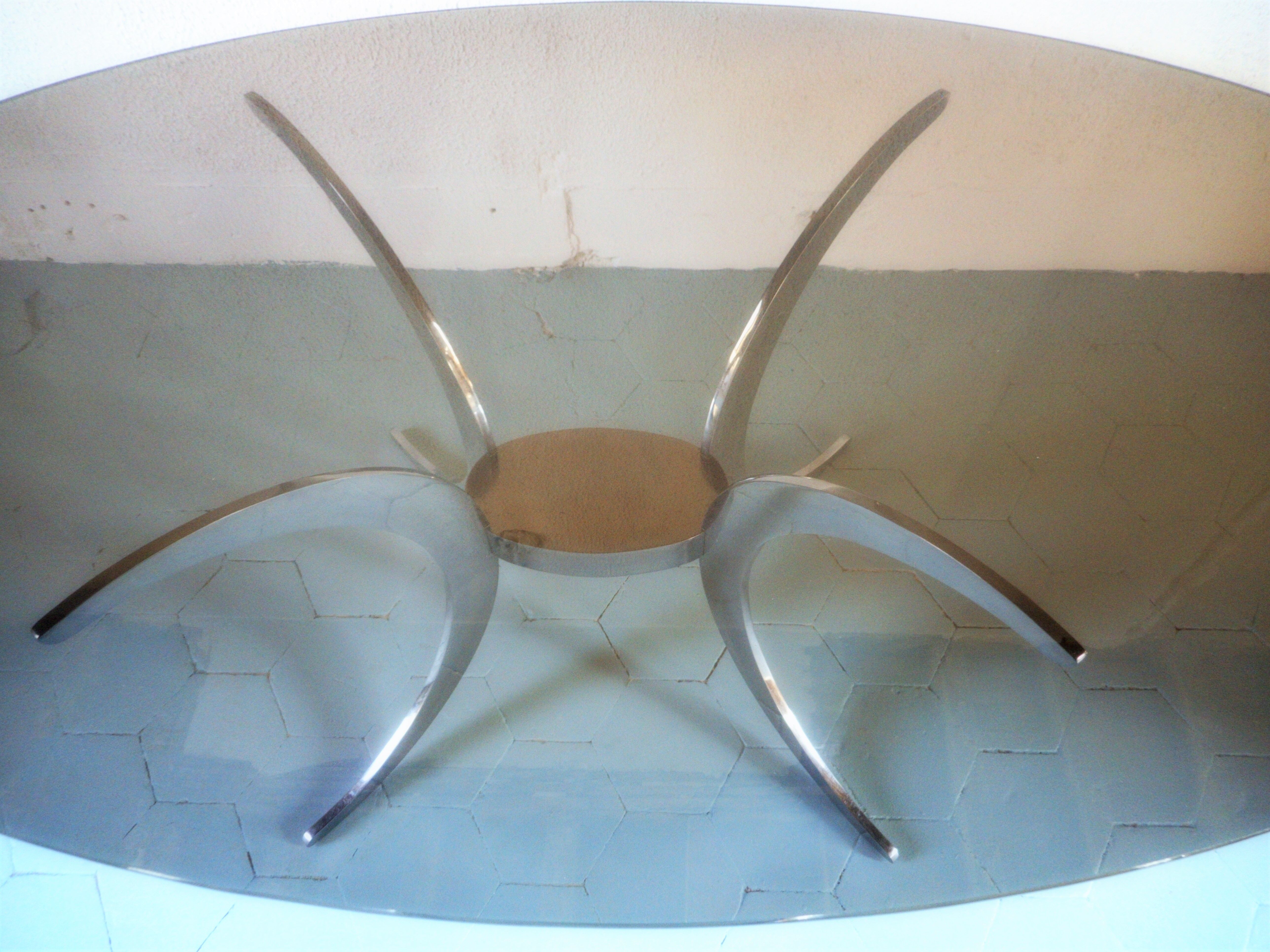 Table en verre fumé