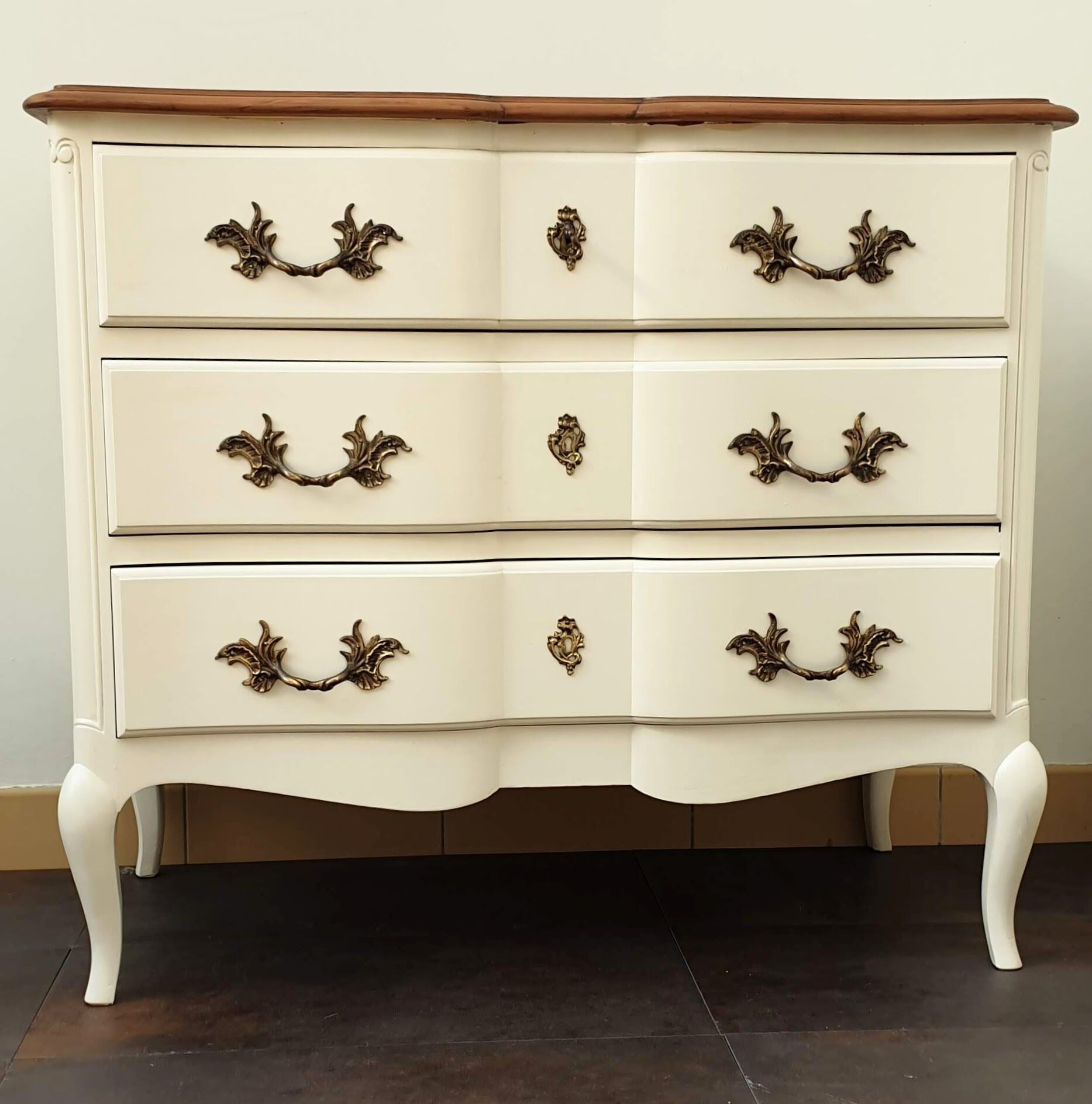 Creme white chest of drawers
