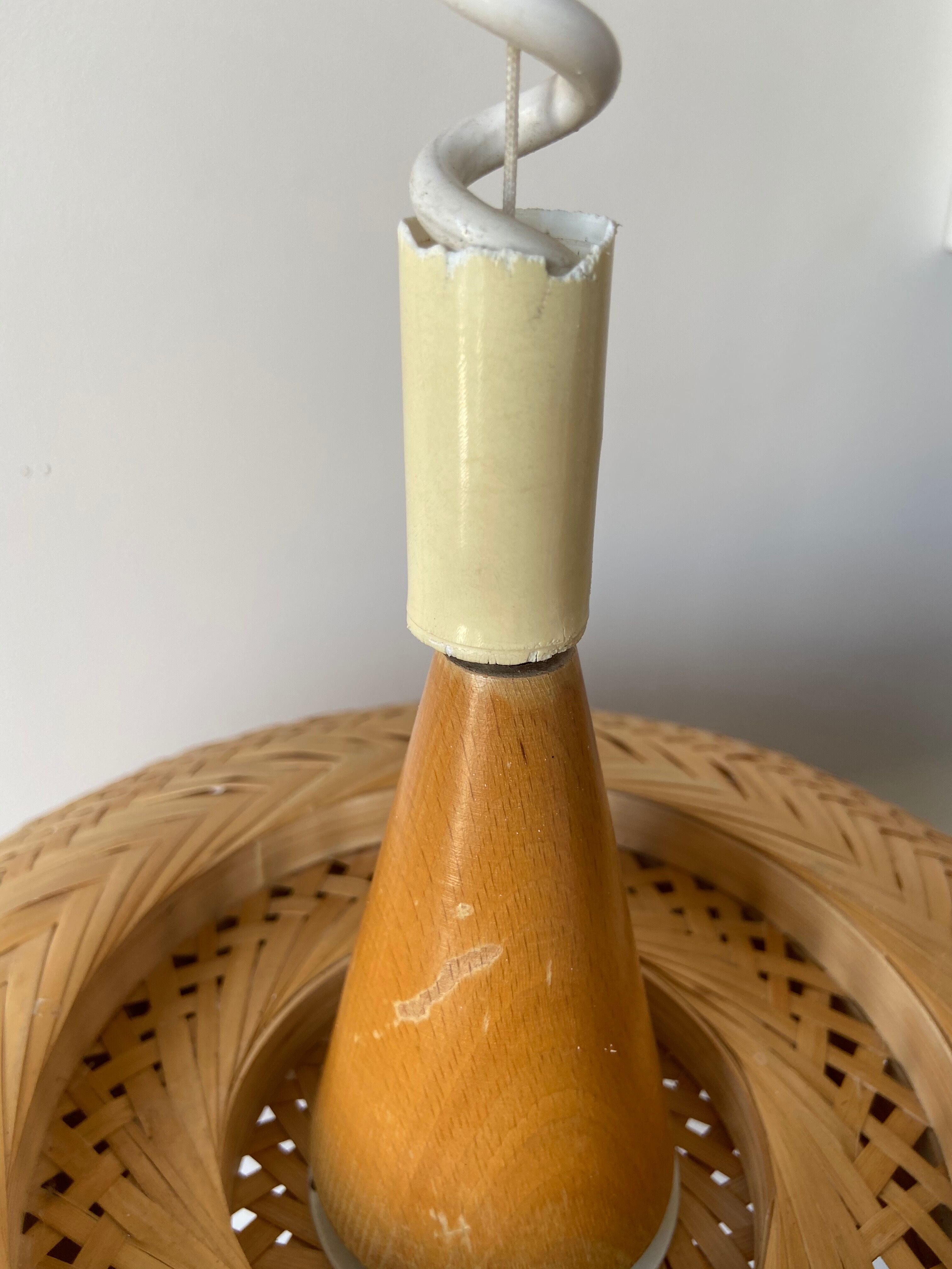 Telescopic wicker hanging lamp