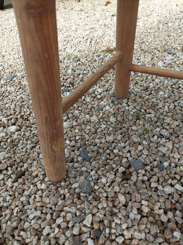 Aero-gummed solid wood stool