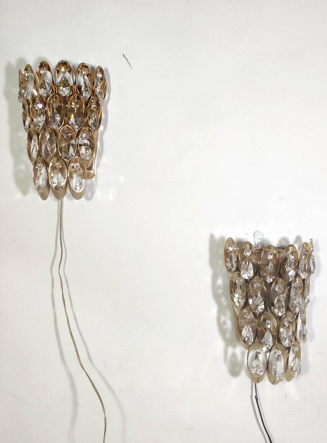 Par de apliques de cristales. Alemania, 1960s.