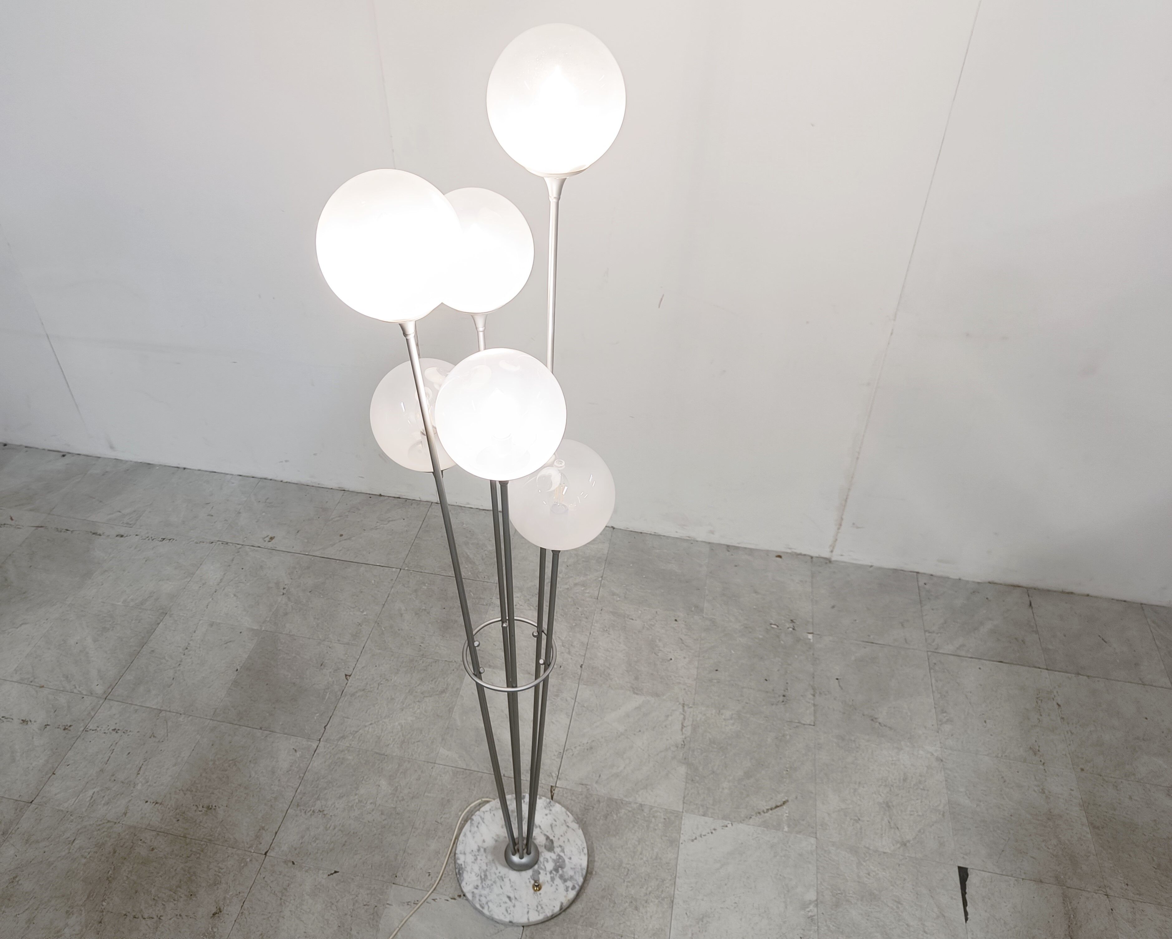 Contemporary floor lamp
