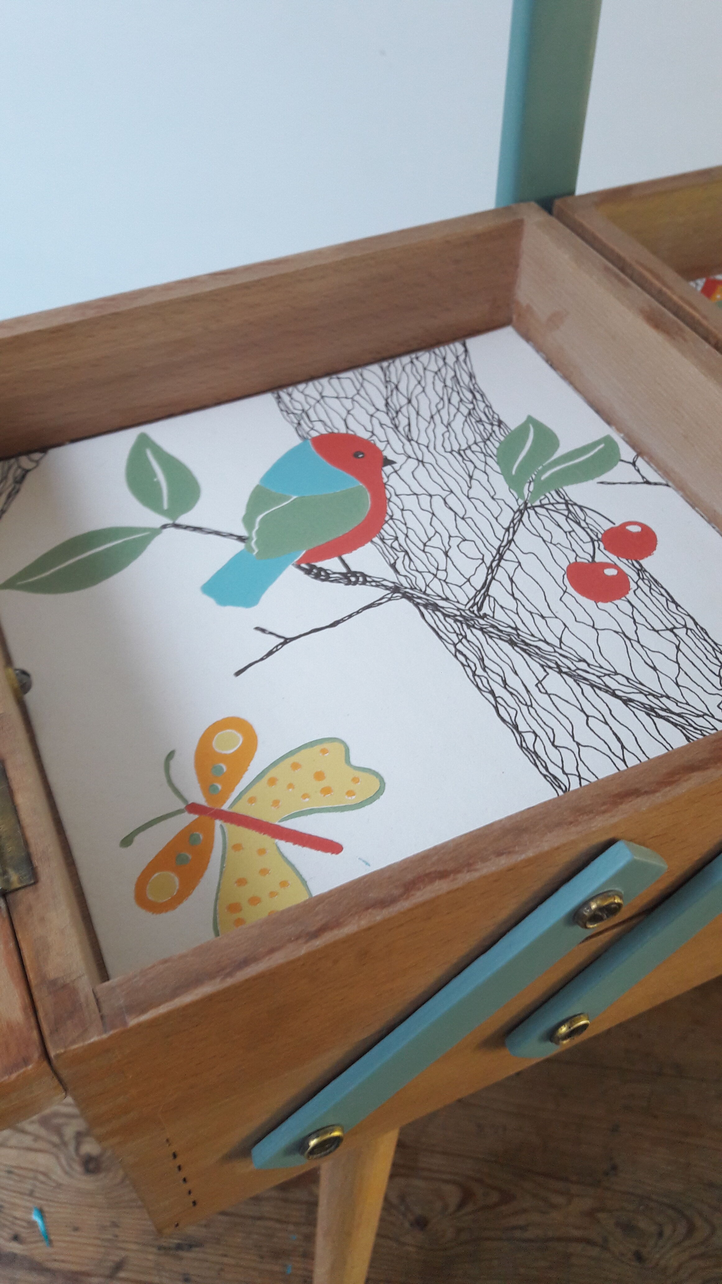 Worker tripod feet compass