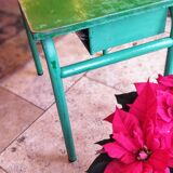 Bureau d'écolier des années 1960 sur peinture verte d'origine