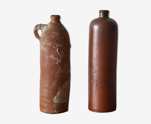 Lot de deux bouteilles en grès marron
