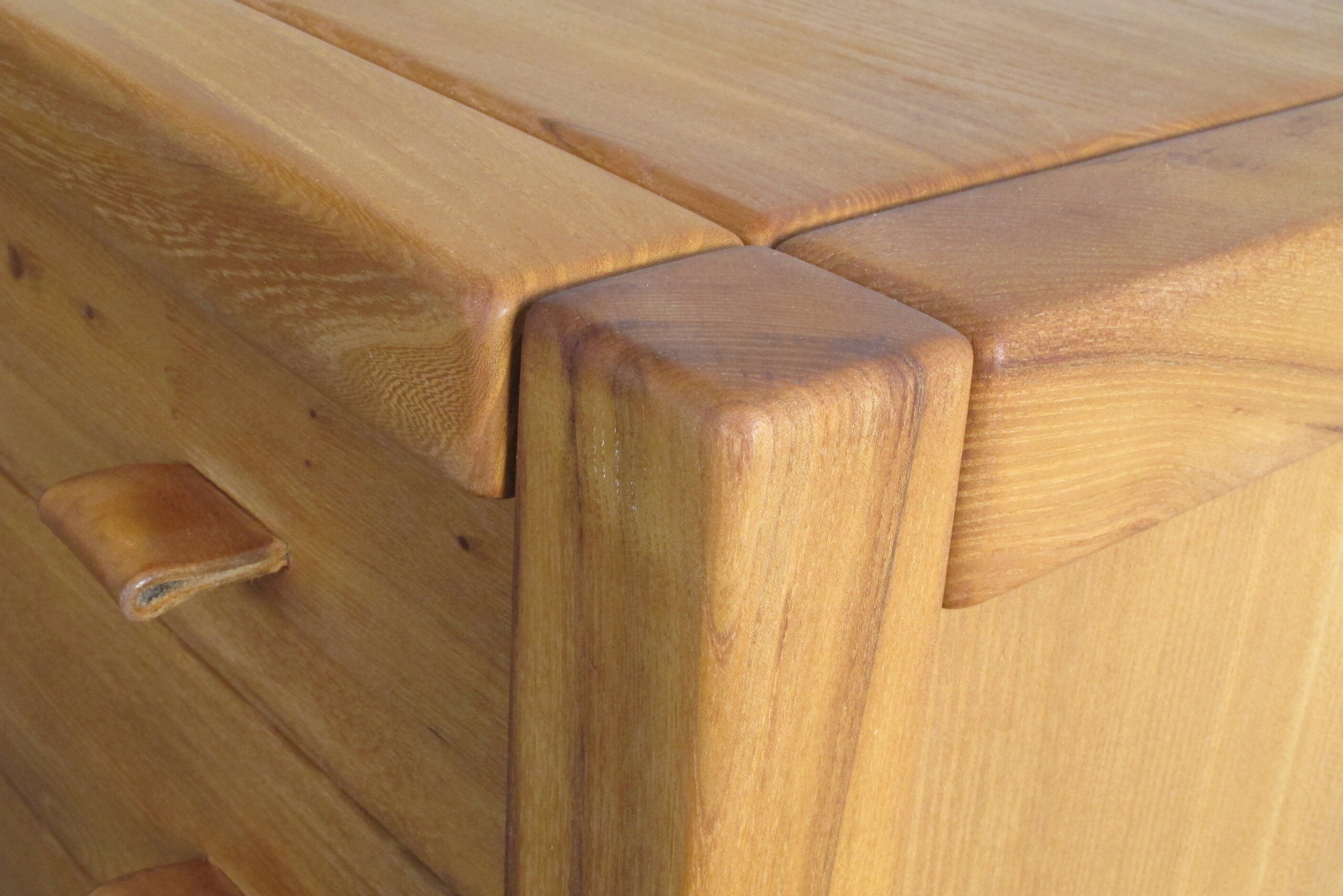 Solid Elm Office House Regain