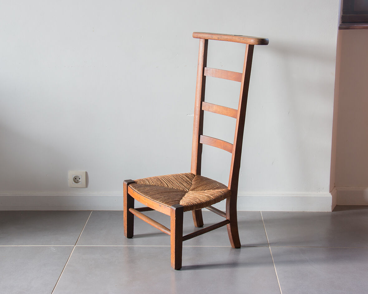 Ancient prayer-god chair