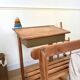 Bureau d’écolier en bois, rénové