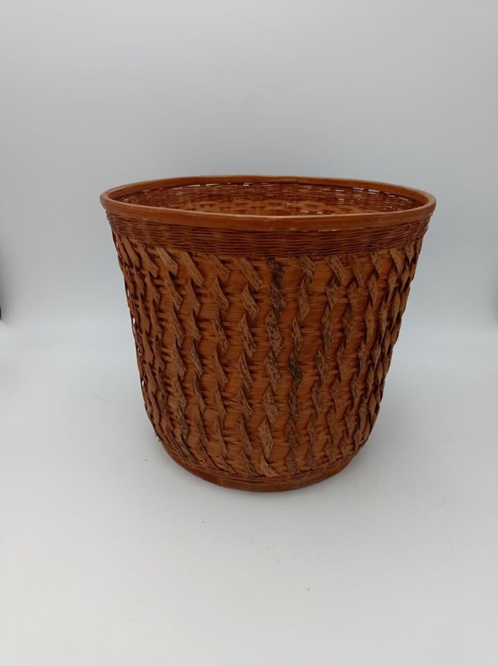 Wicker pot cache basket