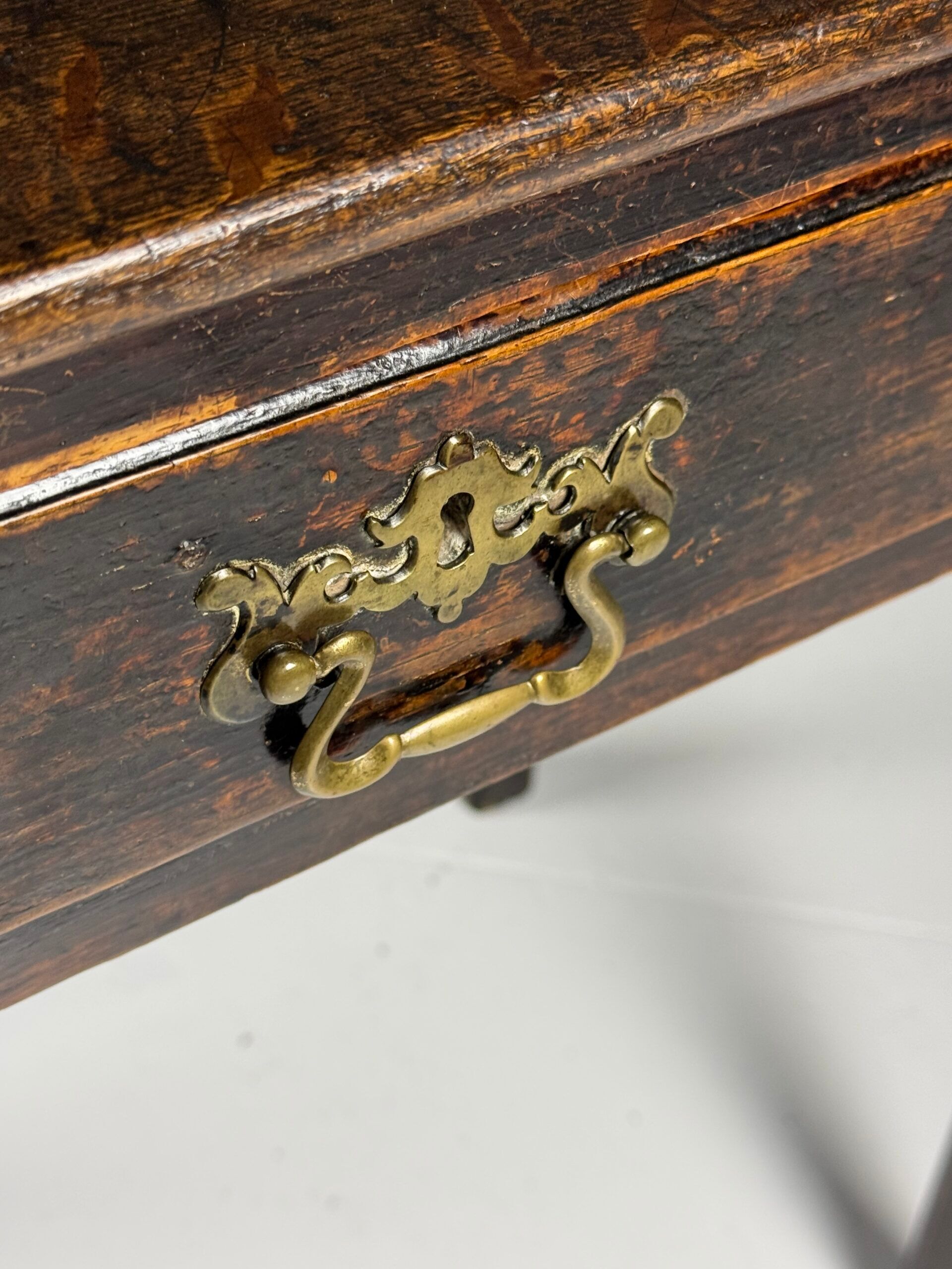 Table anglaise du XVIIe siècle