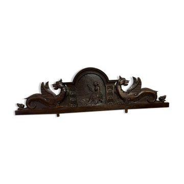 Fronton d’armoire en bois