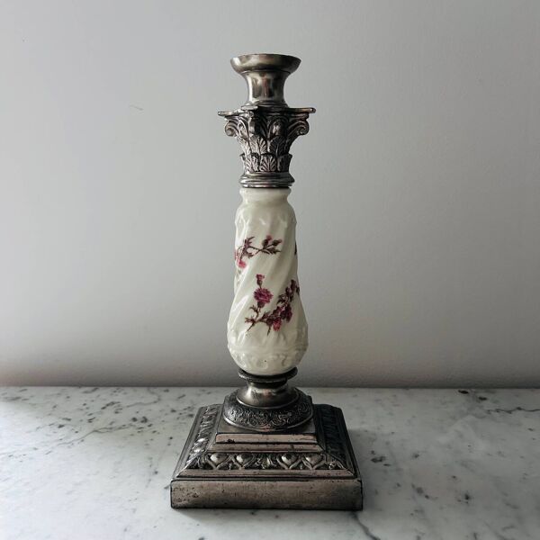 Bougeoir en métal argenté et porcelaine