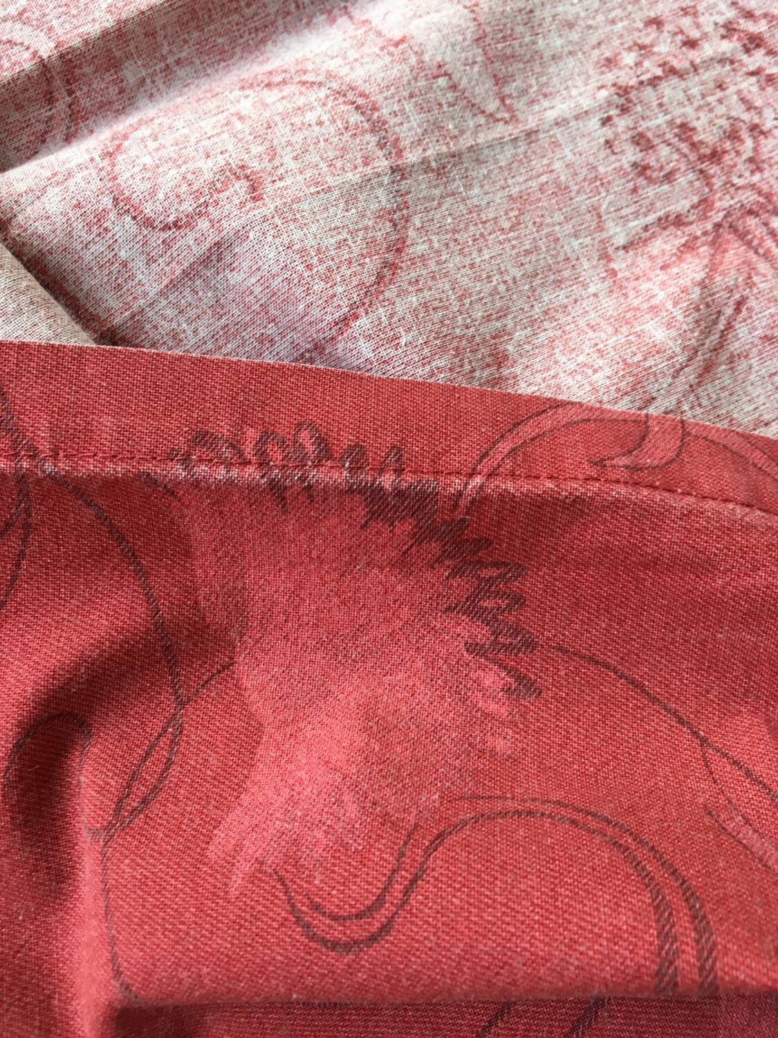 Large red tablecloth for 8 places and napkins