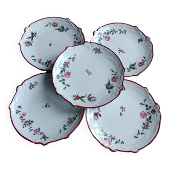 Cinq assiettes à dessert porcelaine