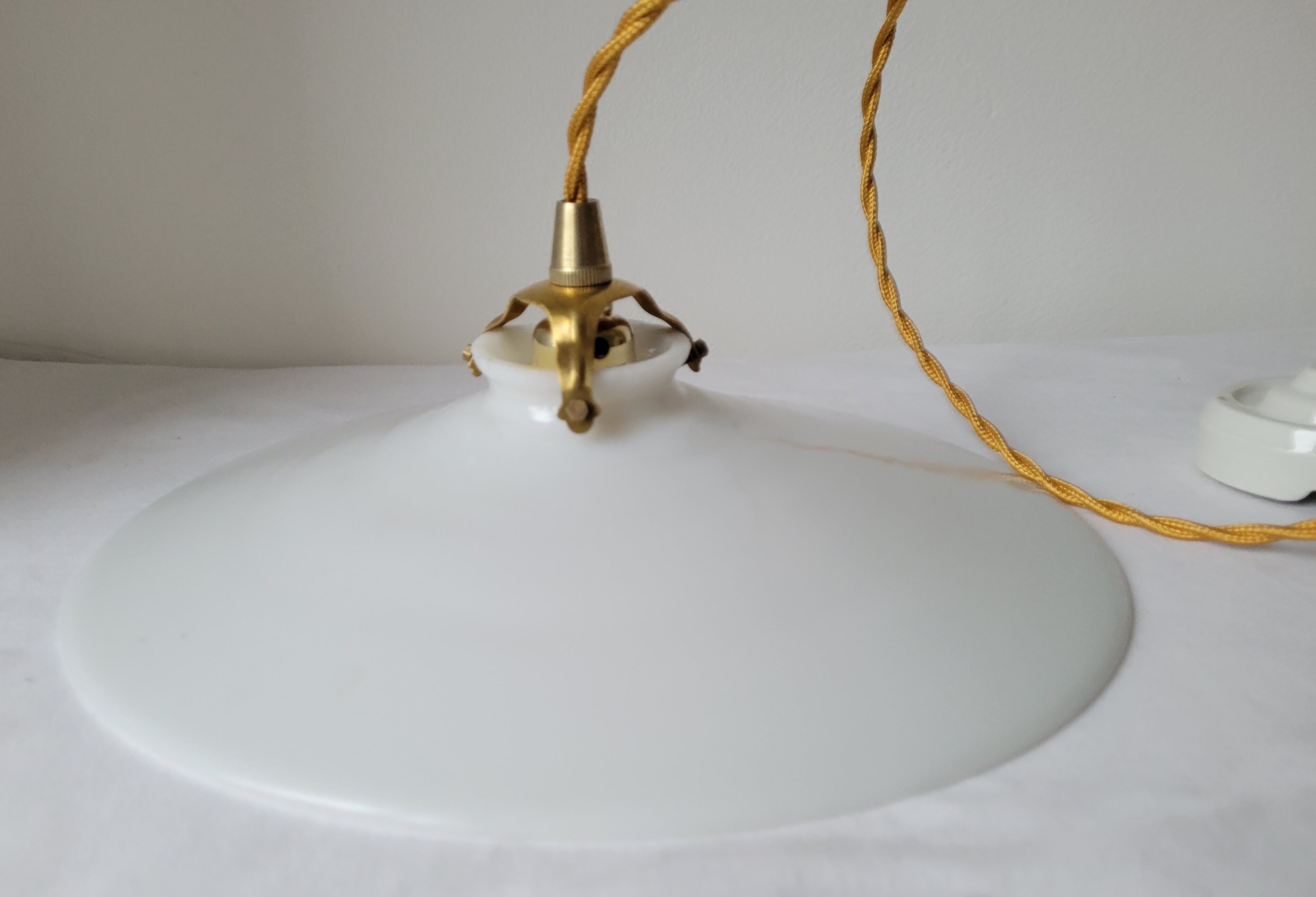 White opaline suspension