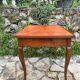 Petite table bureau dite à plateau « Cabaret » en noyer d’époque Louis XV