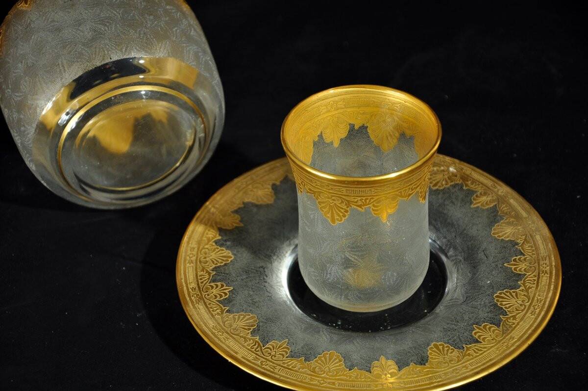 Service de nuit en cristal gravé et dorure, XIXe siècle