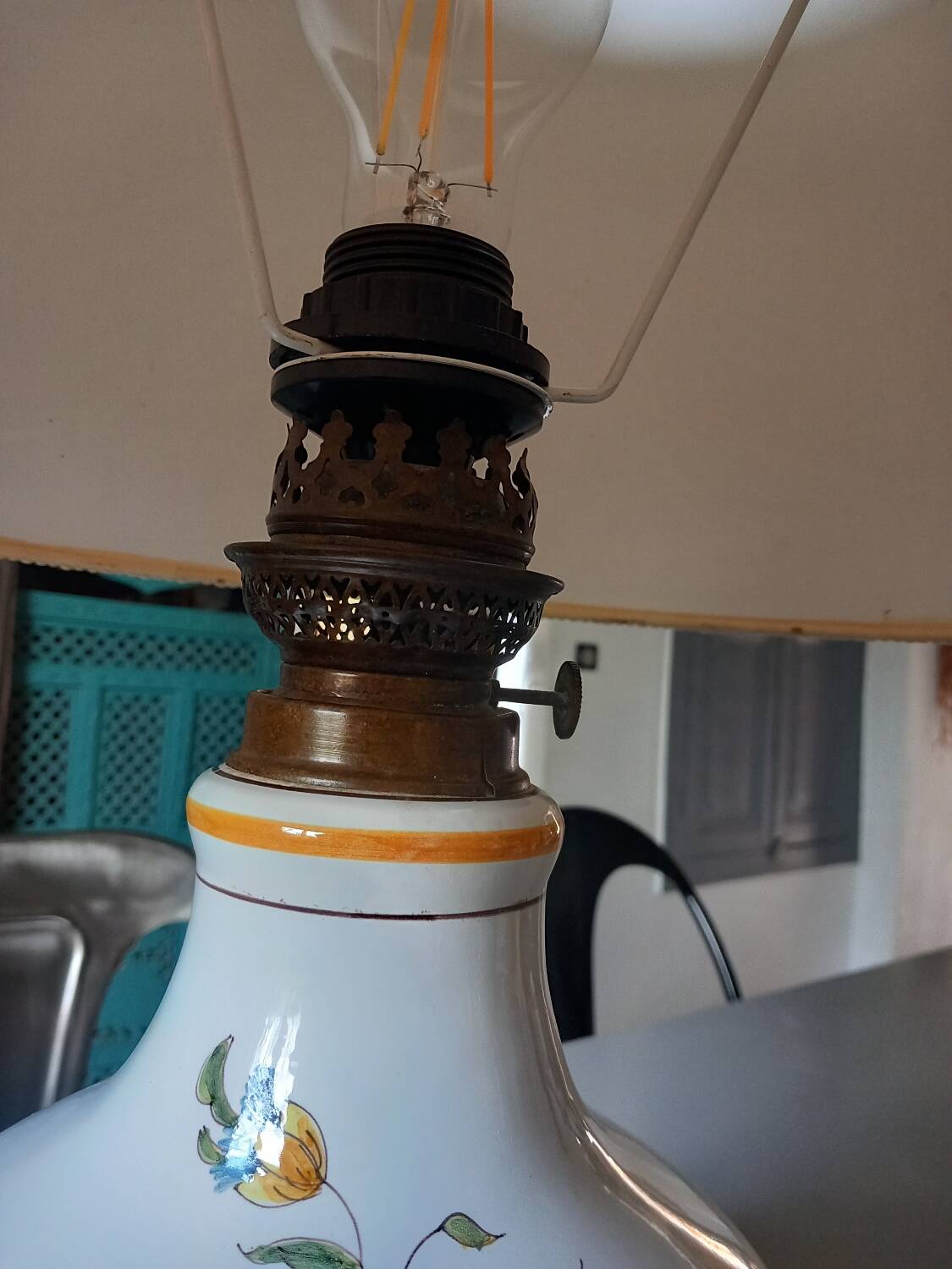 Lampe ancienne en faïence d'art de Rodez