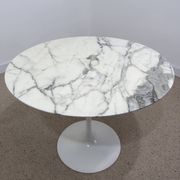 Tulip table – Knoll International in marble and 4 chairs – Ee