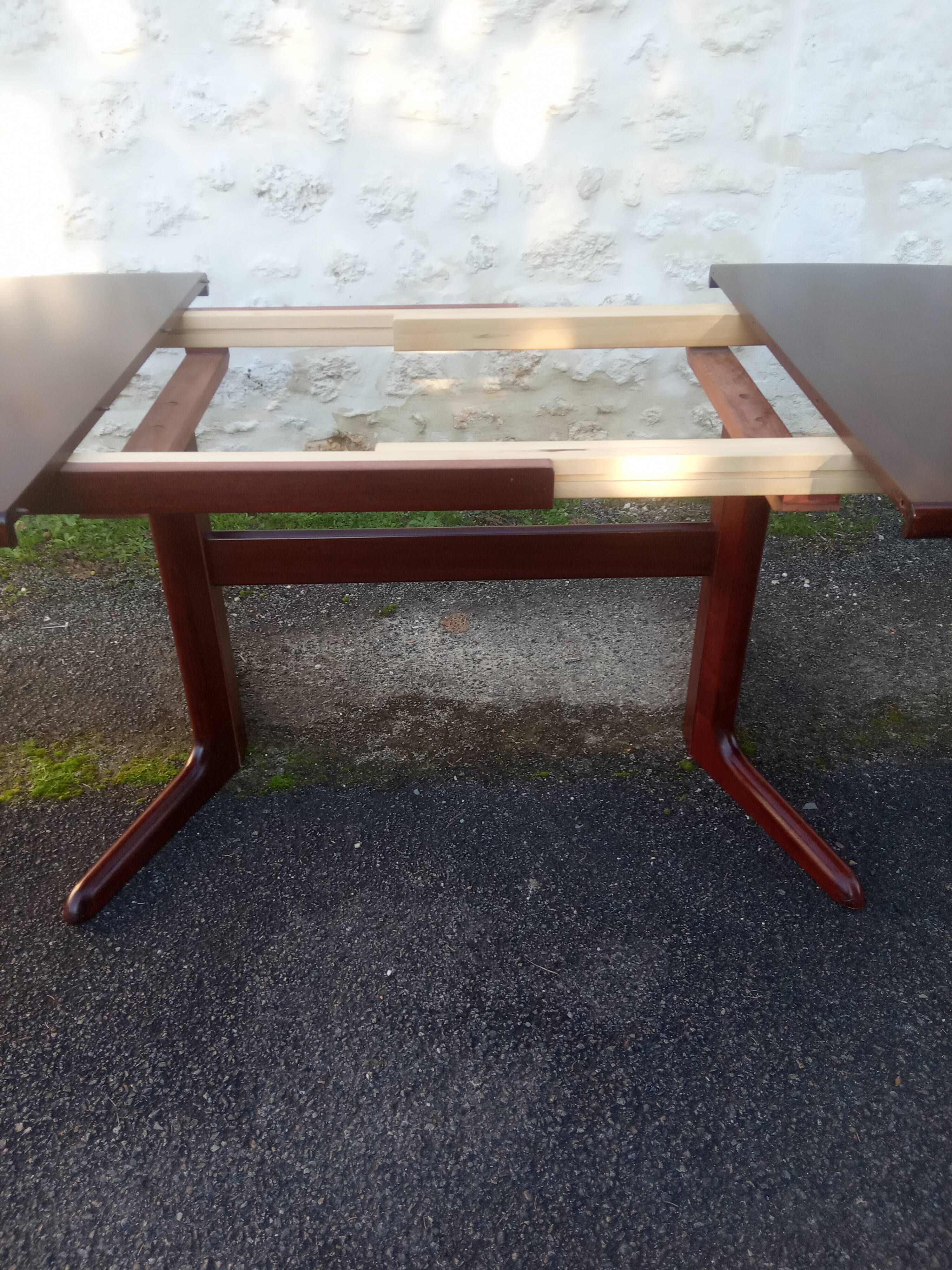 Stretchy vintage table Skovby Denmark 60s