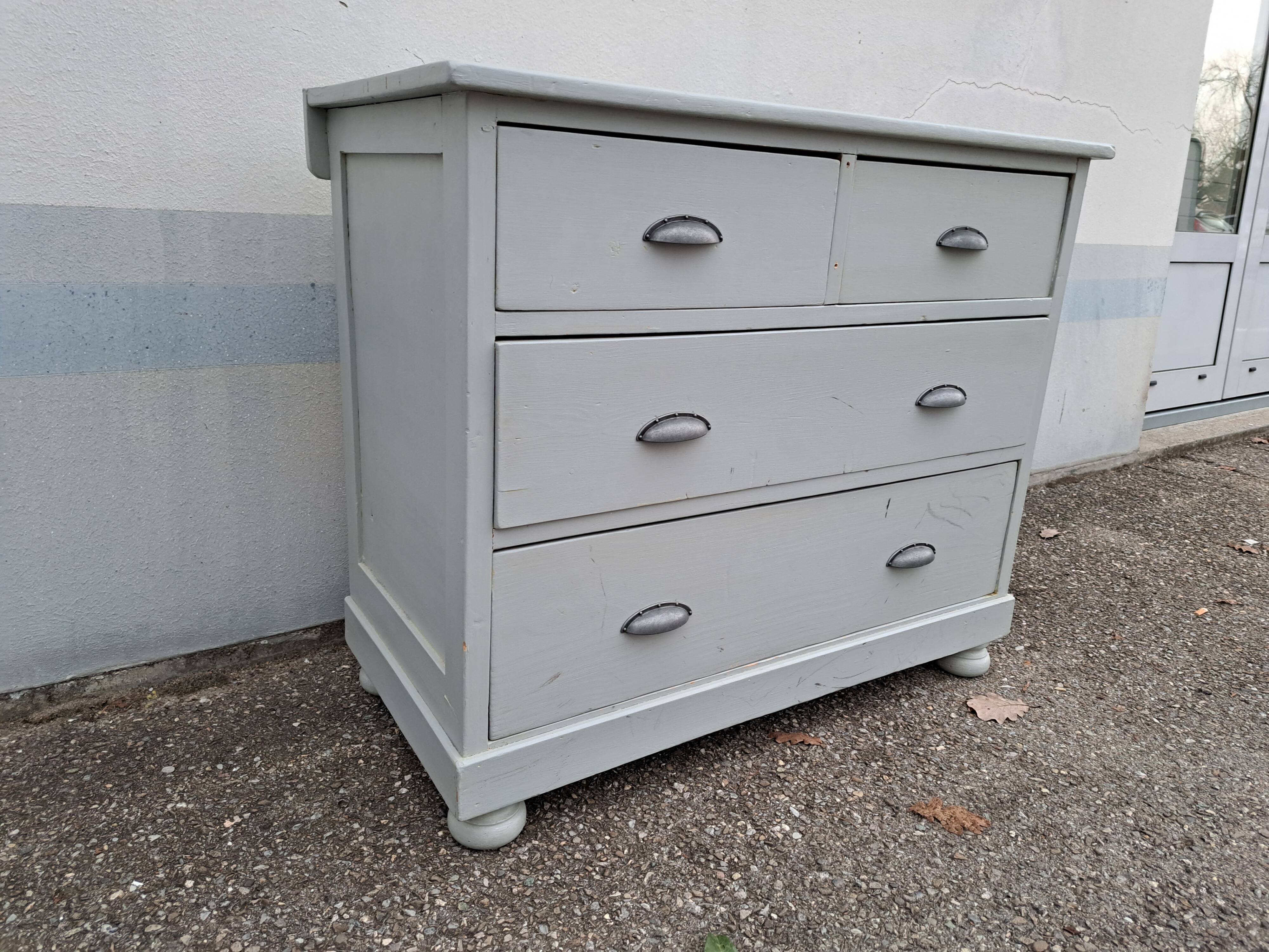Vintage chest of drawers