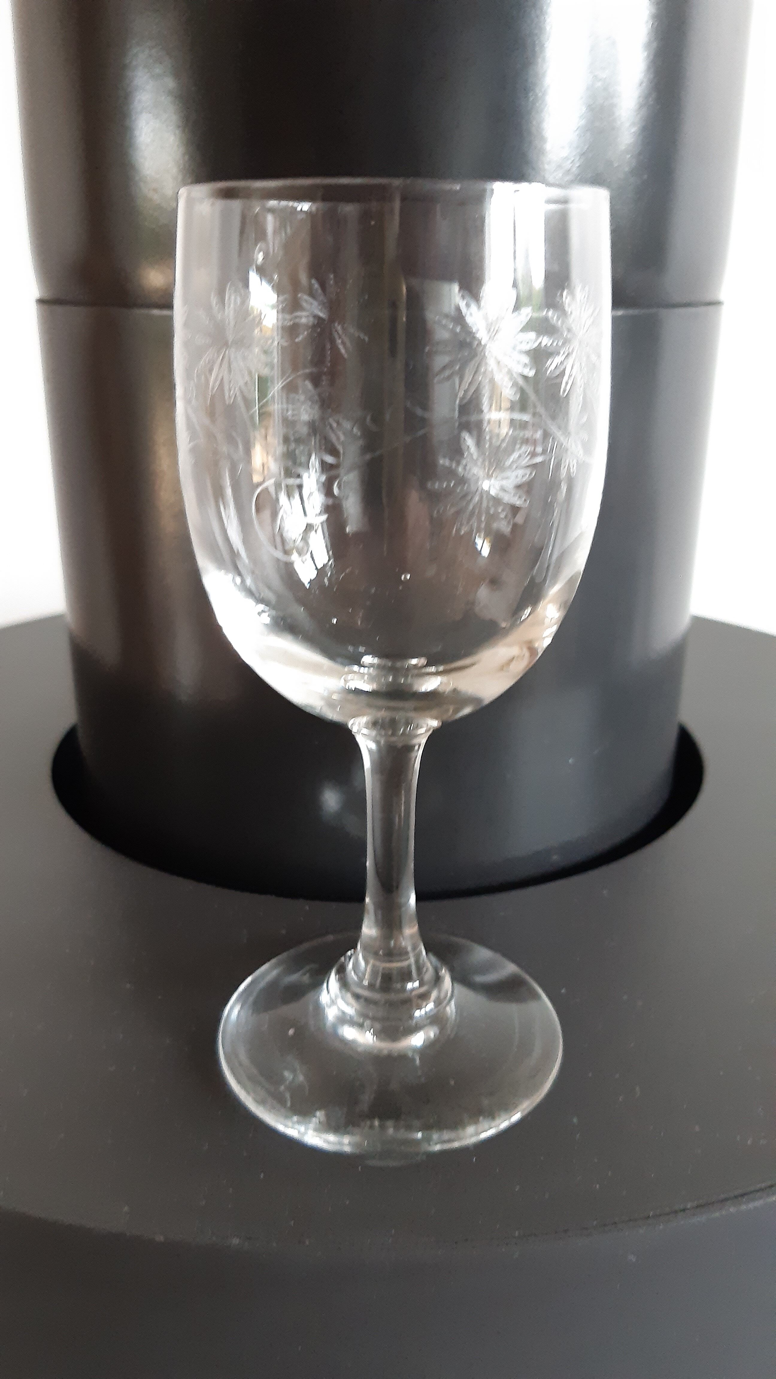 Set of 6 crystal wine glasses engraved 40-50s