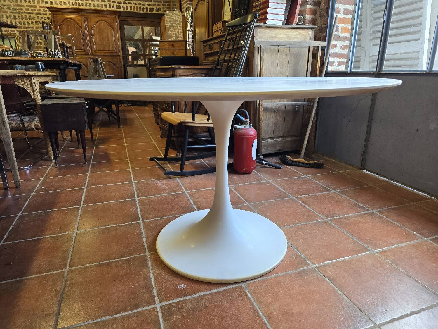 Tulip foot table from the 70s, 120cms in diameter