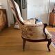 Fauteuil cabriolet à dossier violoné, de style Louis XV