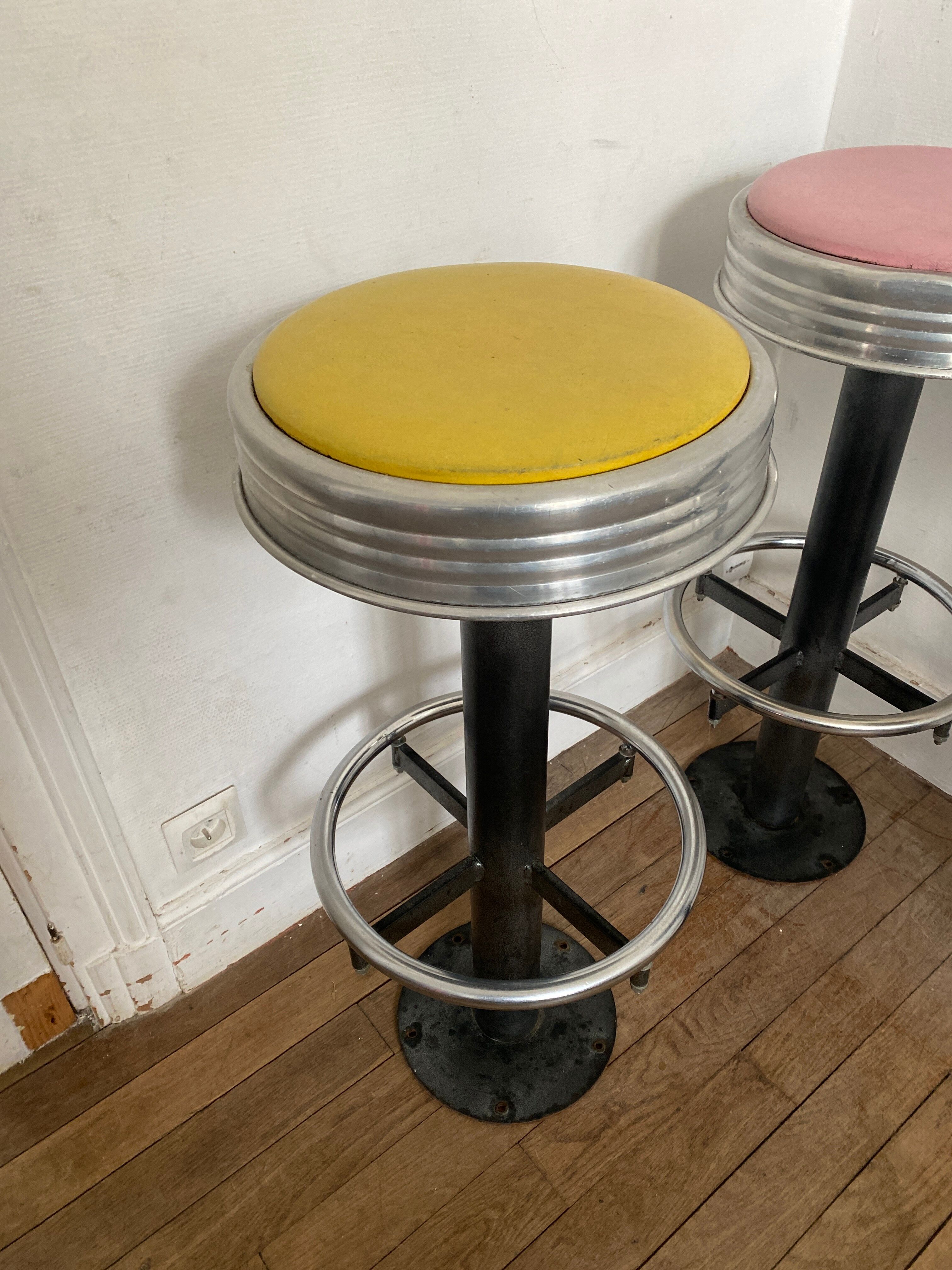 3 stools dinner dinners American dinner's