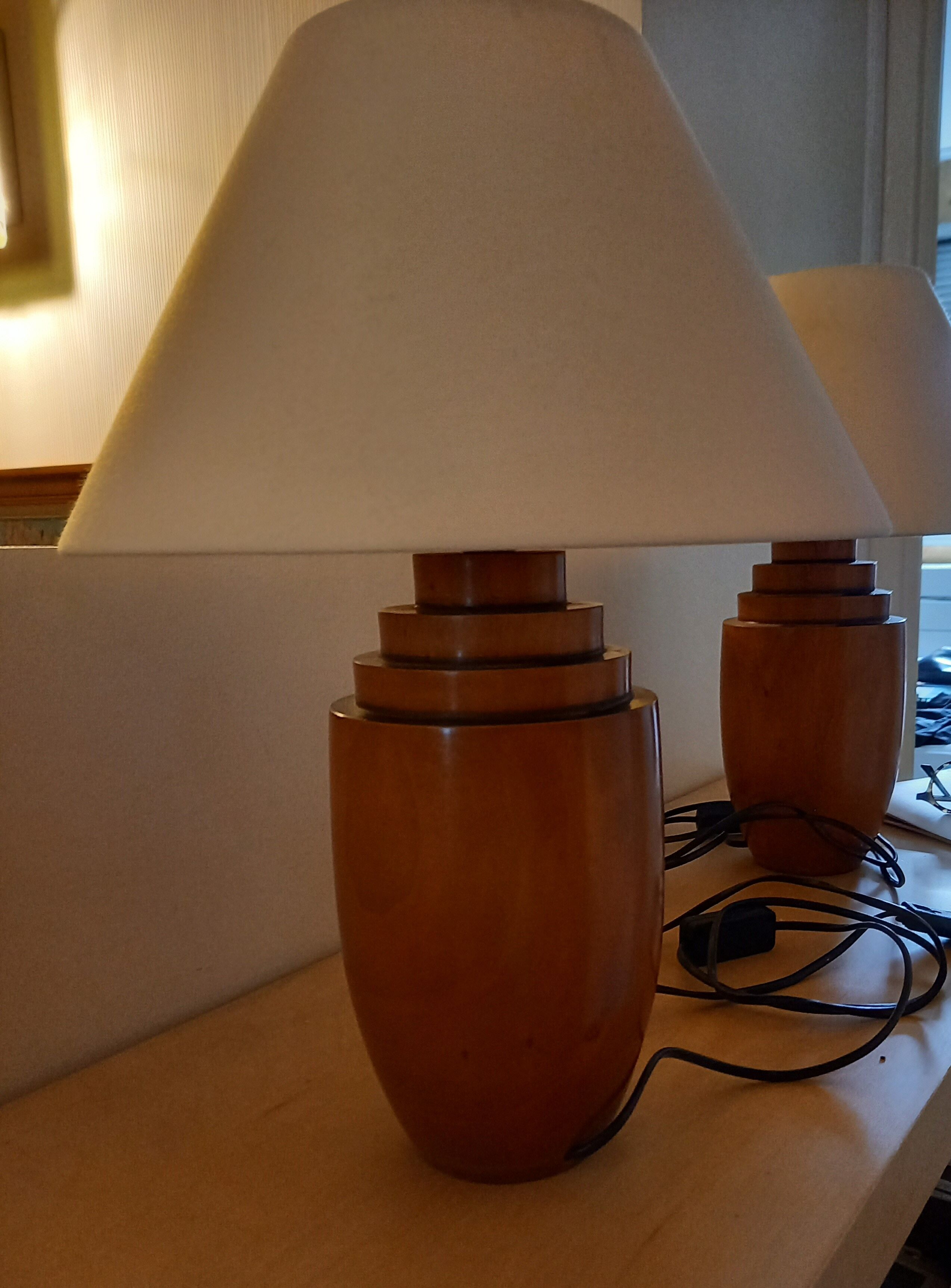 Pair of bedside lamps, varnished wooden foot, art deco spirit, 1980s/1990s
