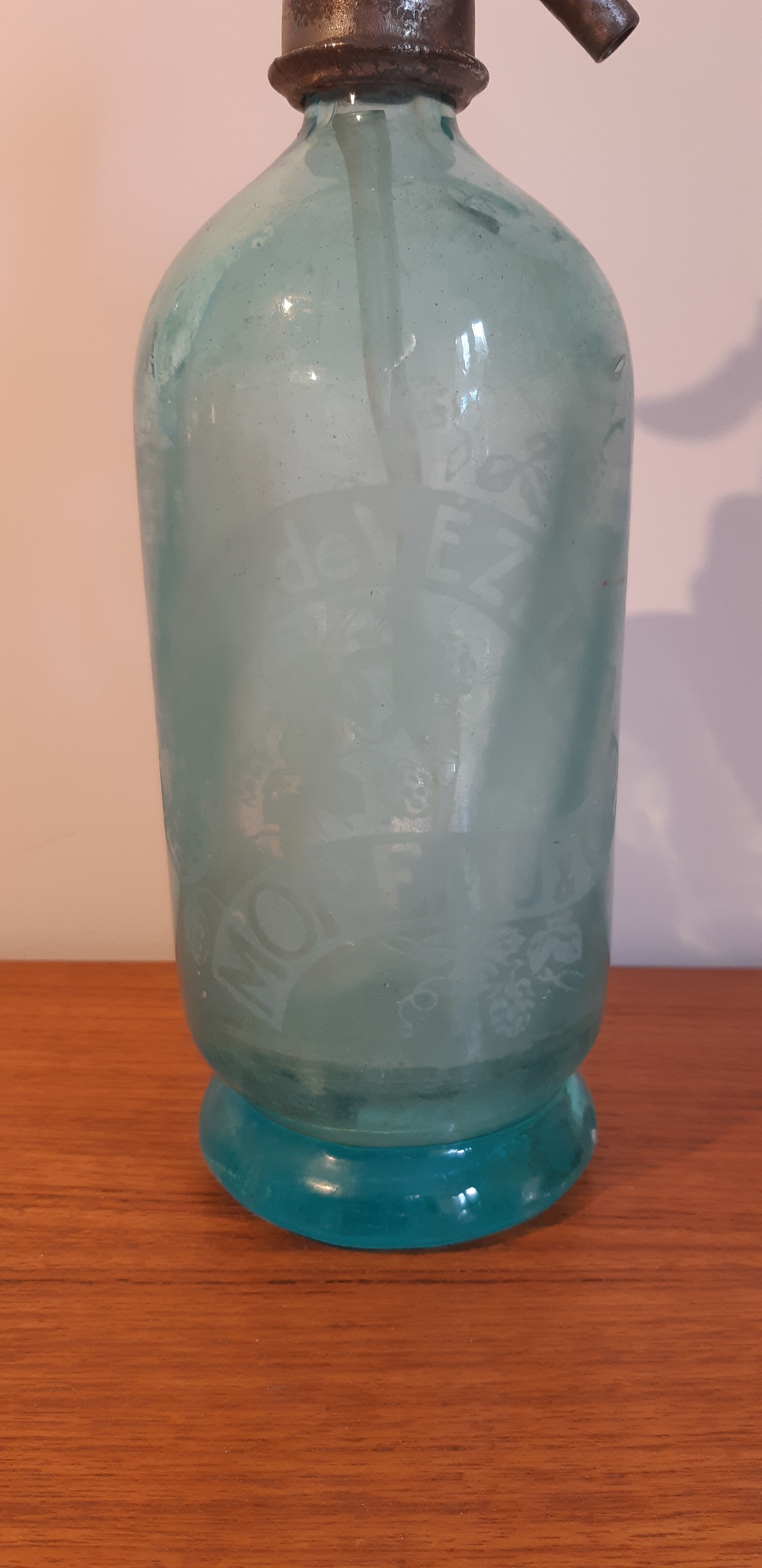 Engraved seltz water siphon