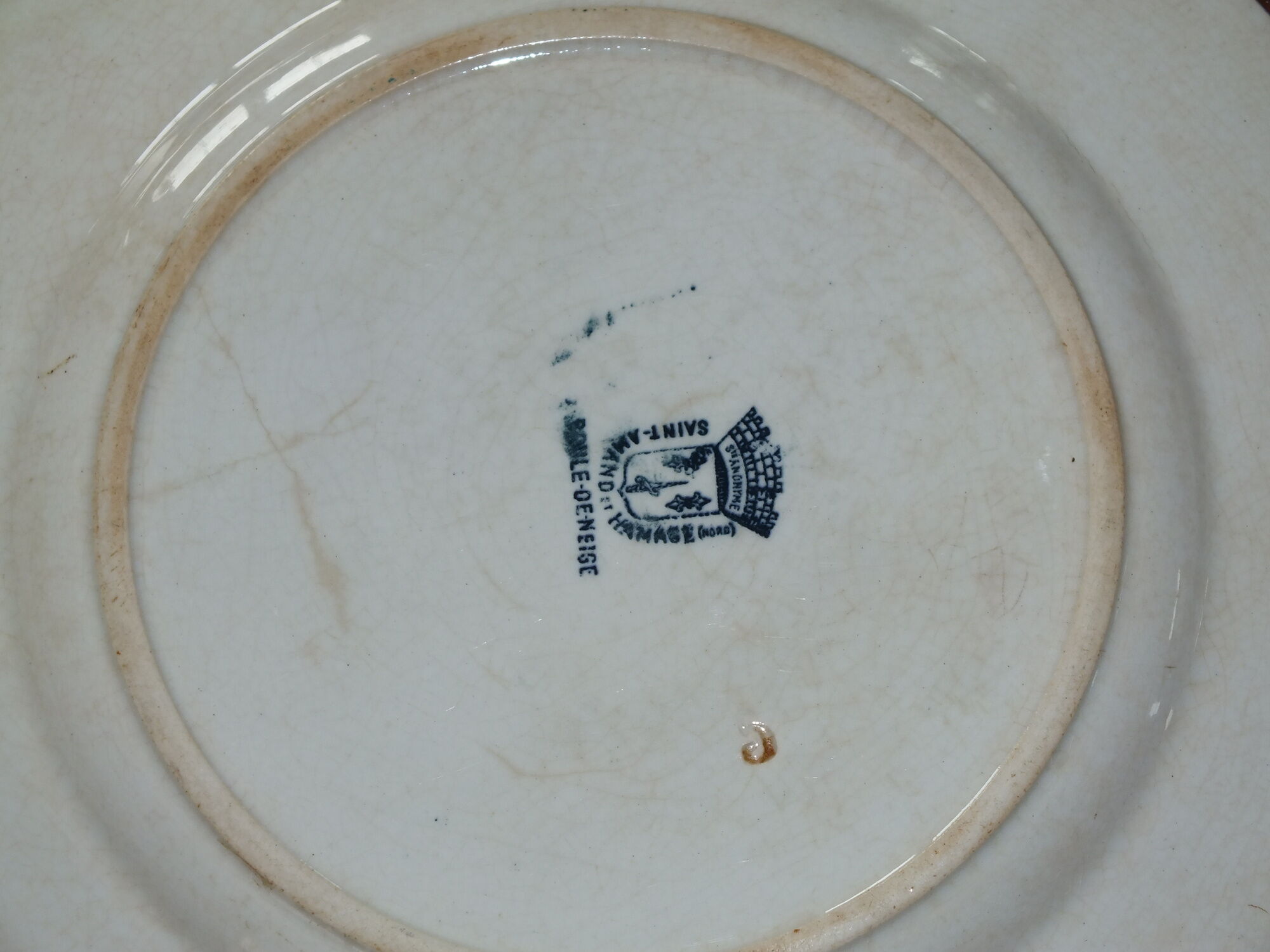 7 flat plates in Terre de Fer St Amand model Boule de Neige