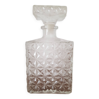 Carafe en verre ciselé