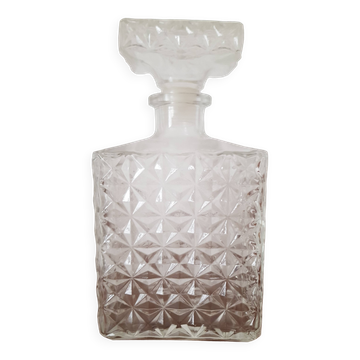 Carafe in chiseled glass