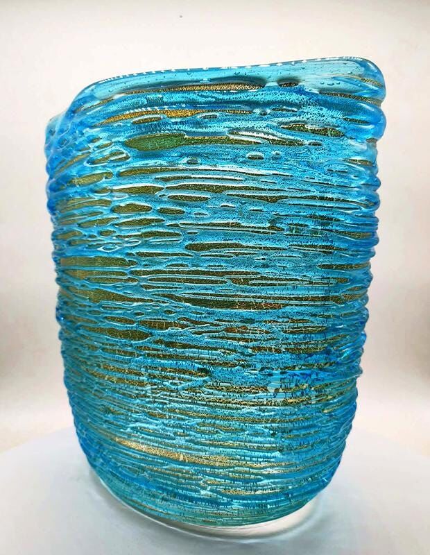 Mid-century stunning vase in hand-worked Murano glass by Sergio Costantini with the rare original certificate. Made in Murano, Italy.