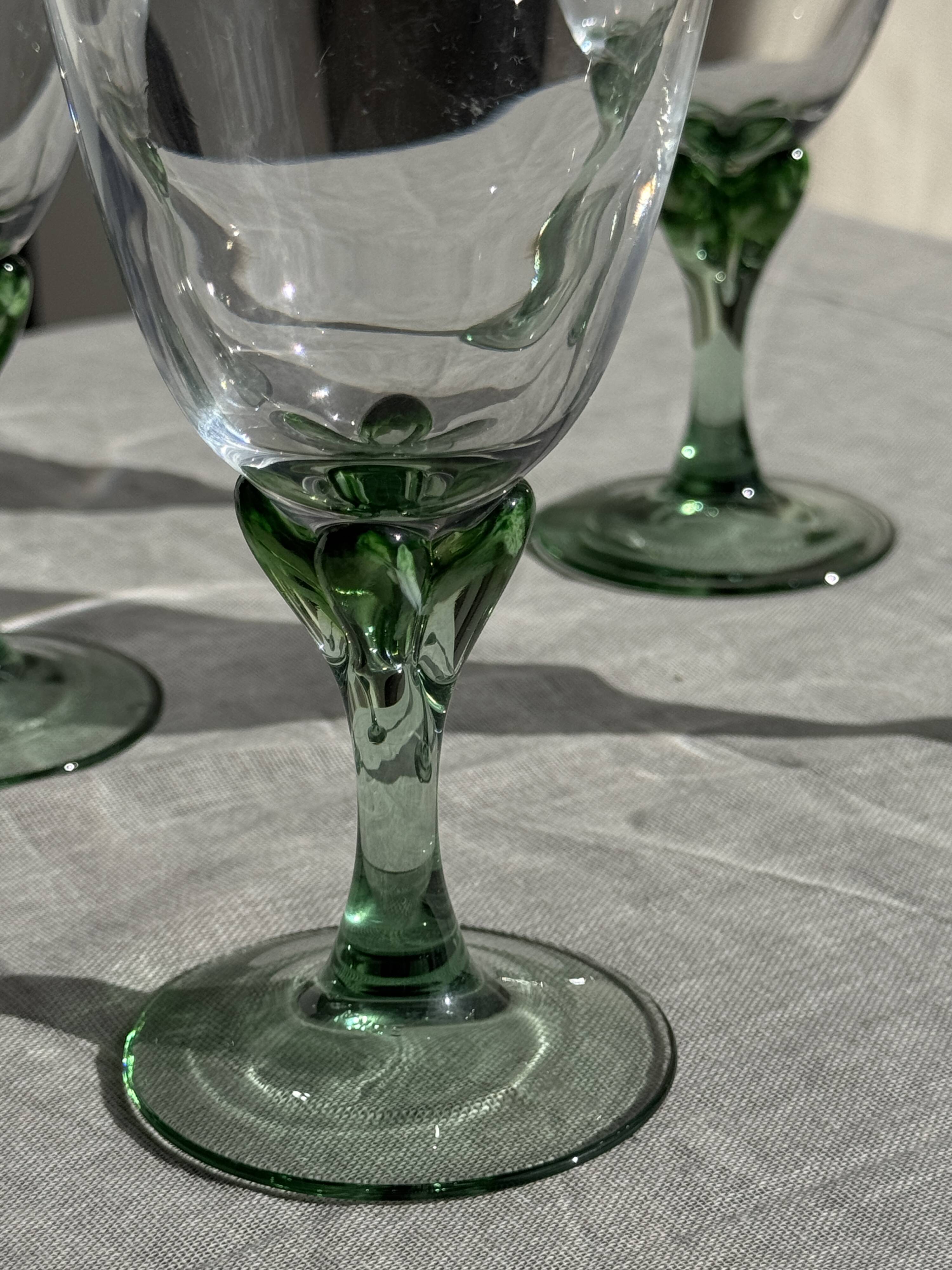 Set of 4 vintage green stemmed glasses H16