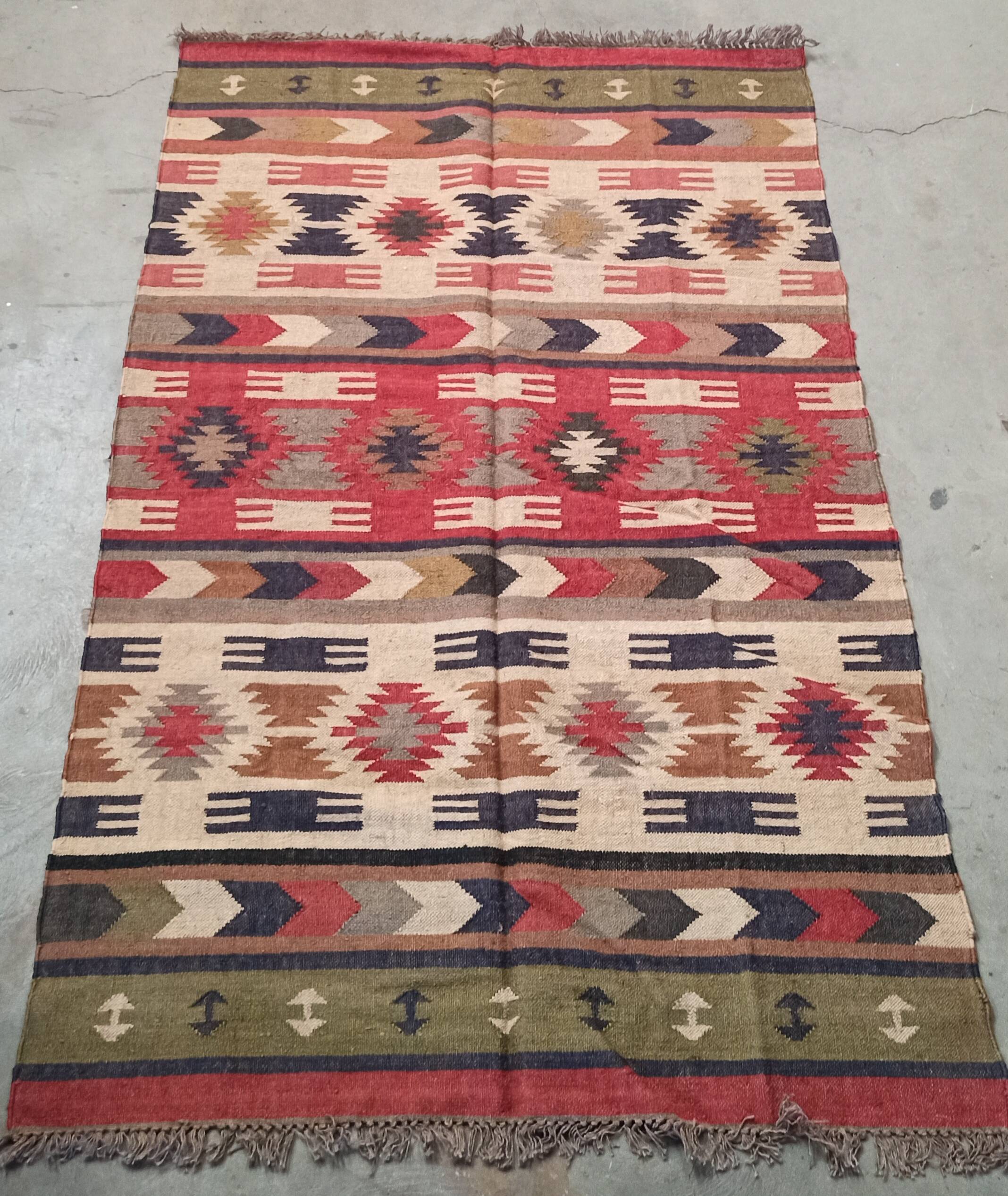 Kilim rug in jute and cotton. 155cm x 260cm