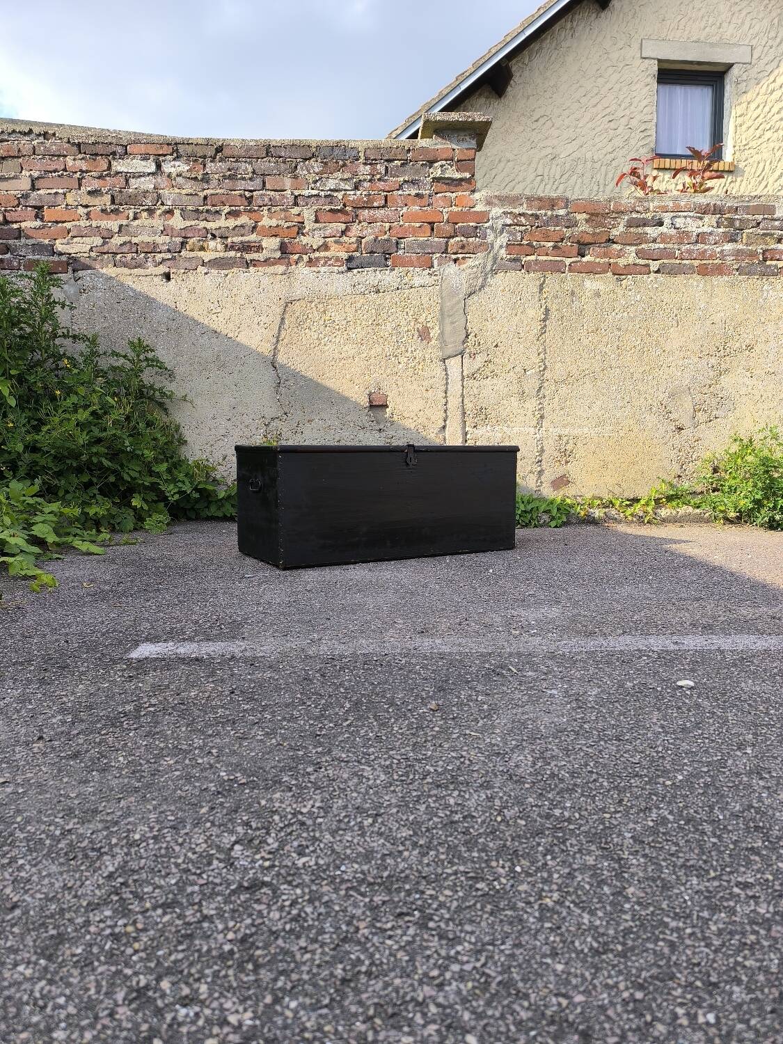 Wooden transport trunk from the 1930s