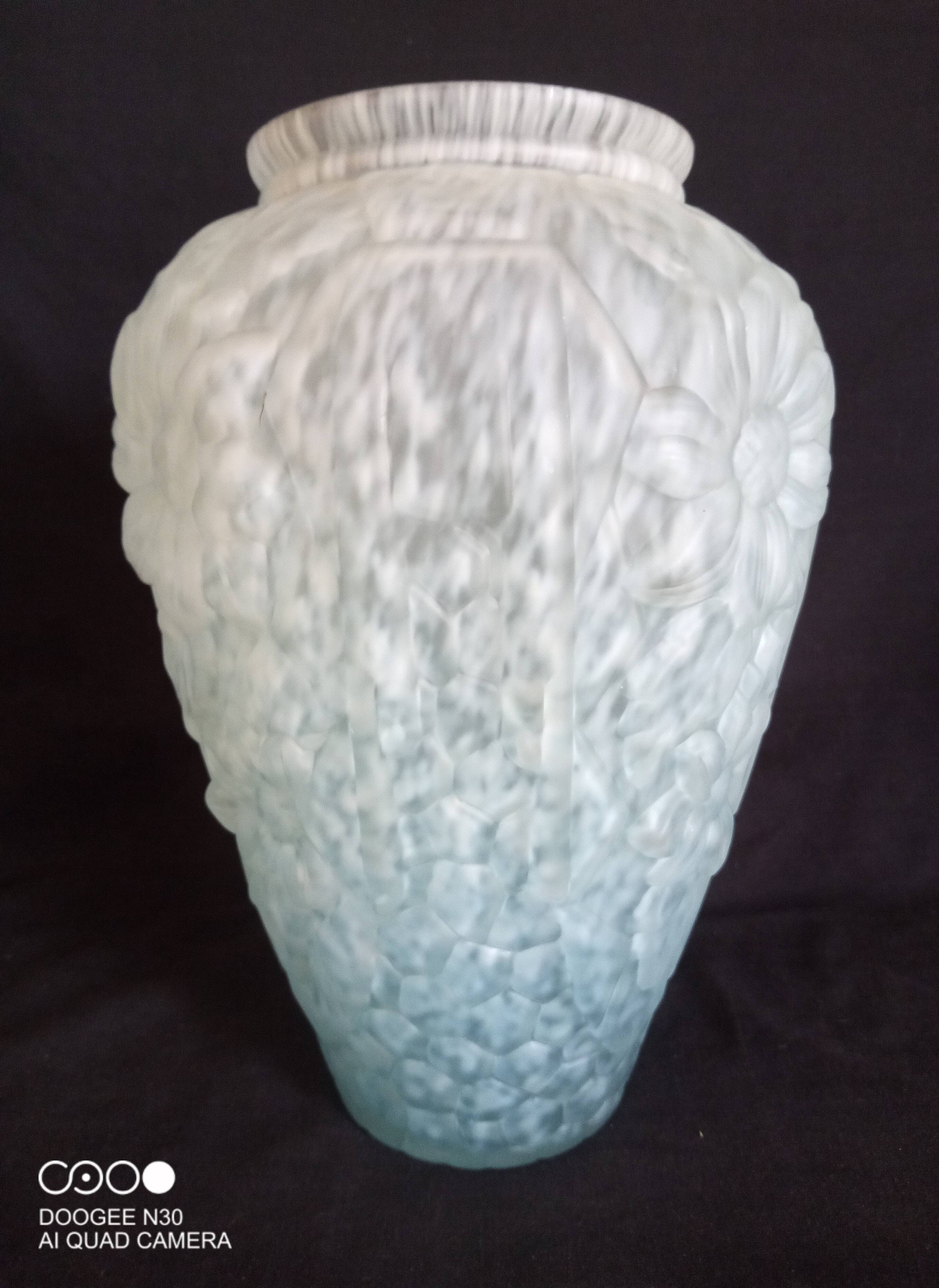 Art Deco vase in pressed molded glass paste, speckled blue color, h - 29
