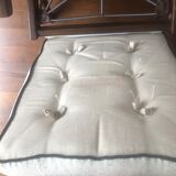 Free-span armchairs