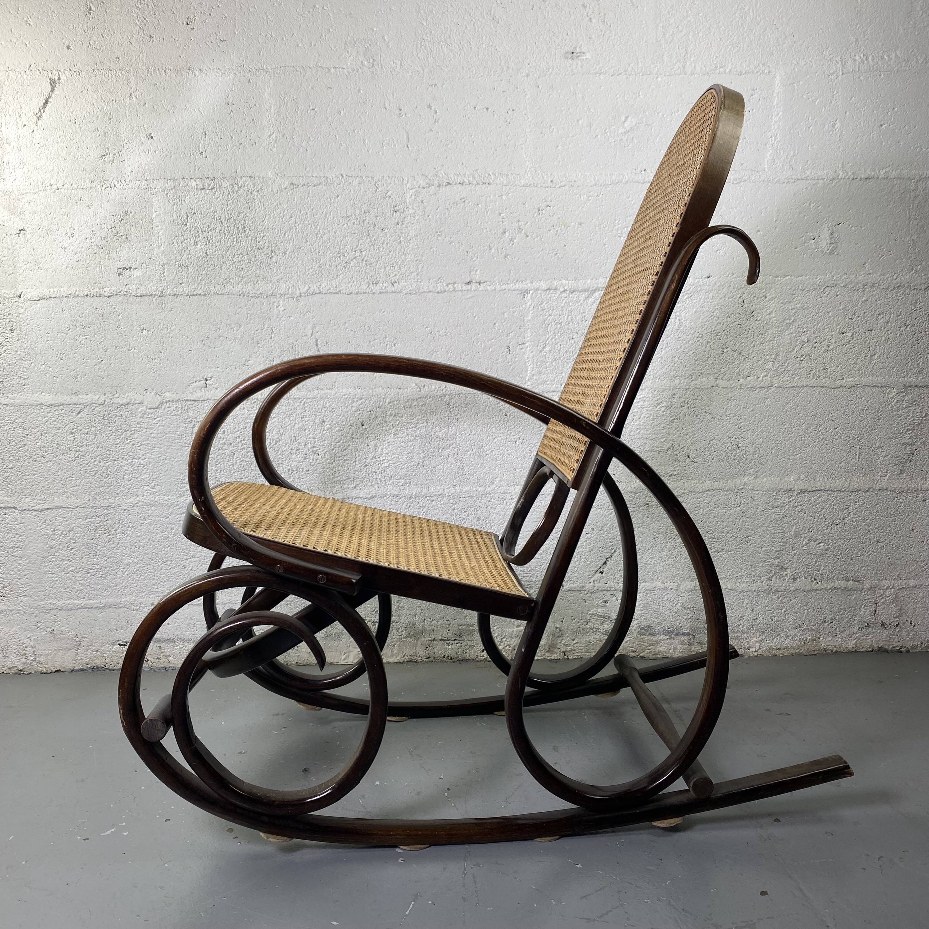 Rocking chair Chair in wood and Cannage from the 70s