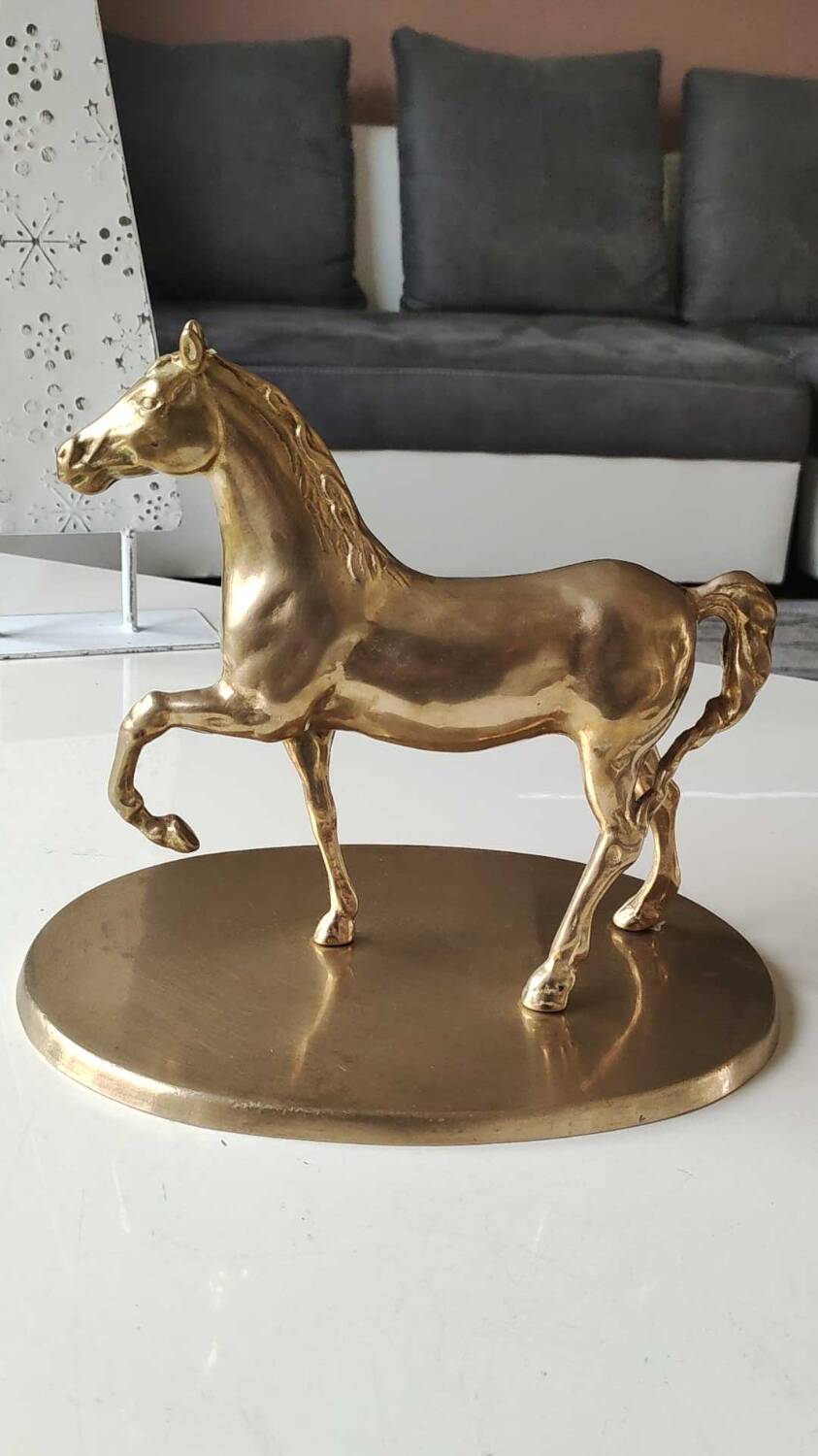 Large vintage horse in exercise figurine on oval base, in polished brass 26 x 19 cm