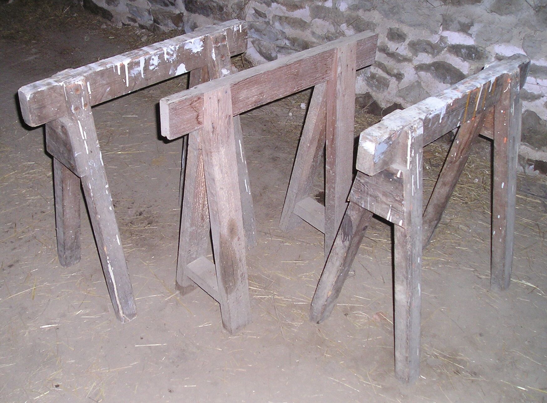 Rustic tray table with 3 trestles and 2 benches, 4 meters long